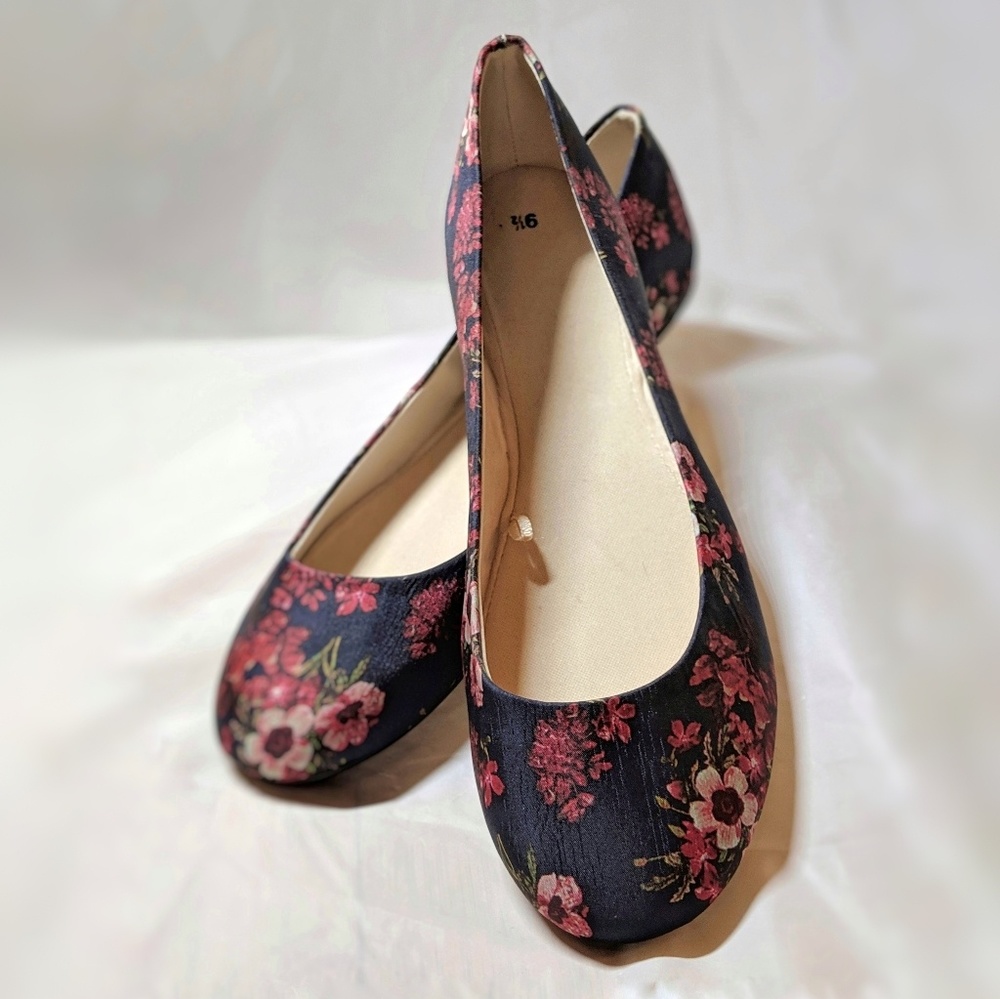 Navy/Red Floral Flats (9.5)